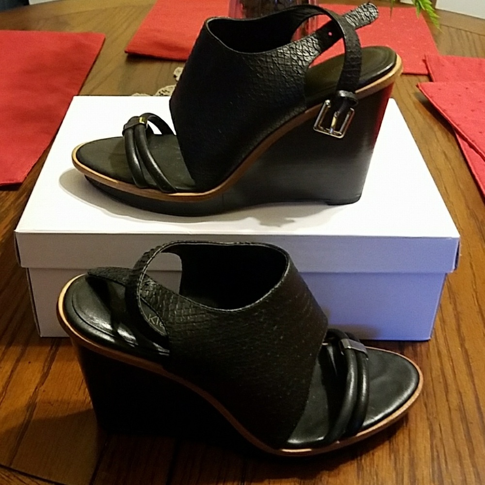 Calvin Klein Women's Prina Wedge Sandal